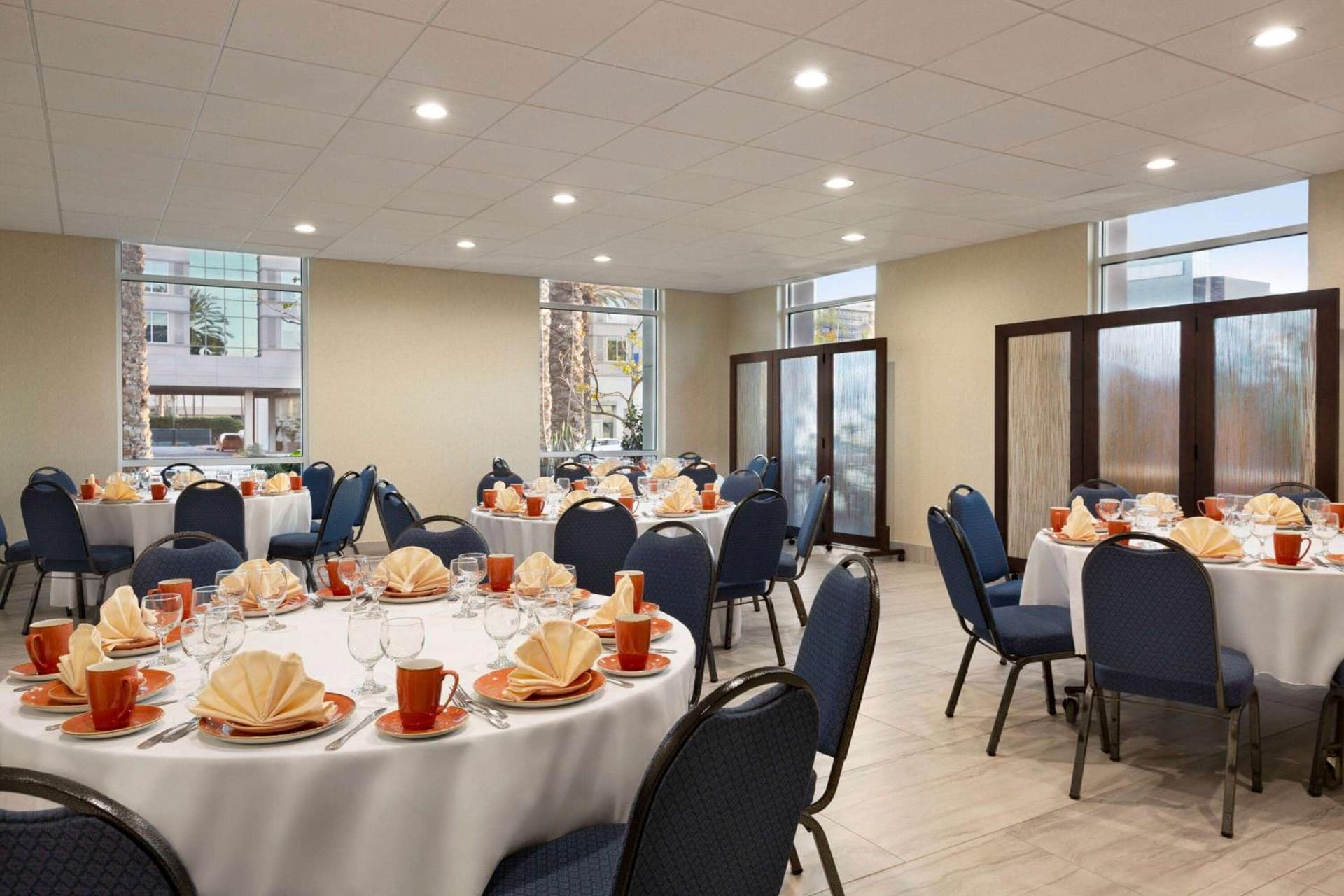 Wyndham Anaheim gallery photo in Anaheim, CA — image 7