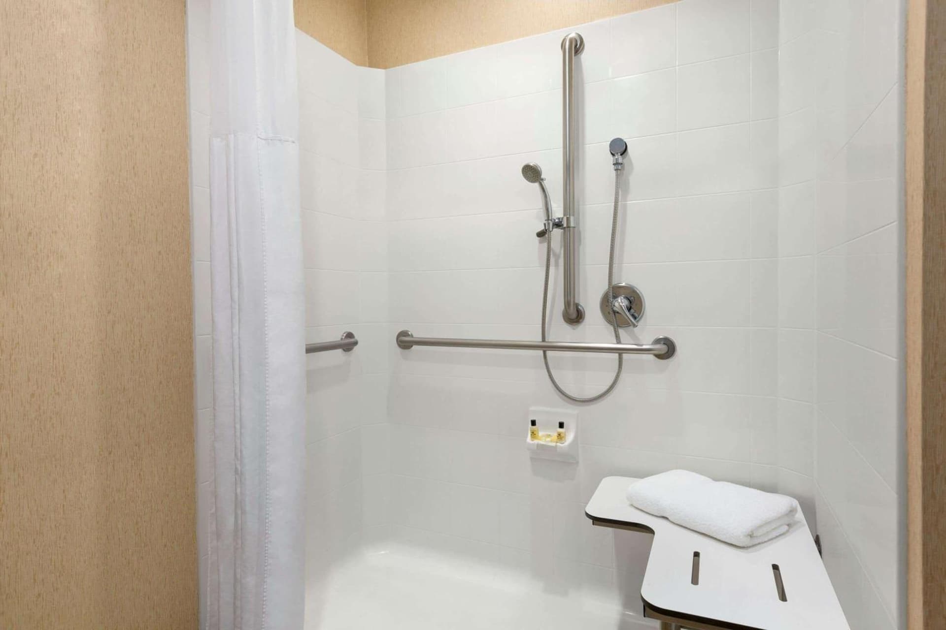 Wyndham Anaheim gallery photo in Anaheim, CA — image 97