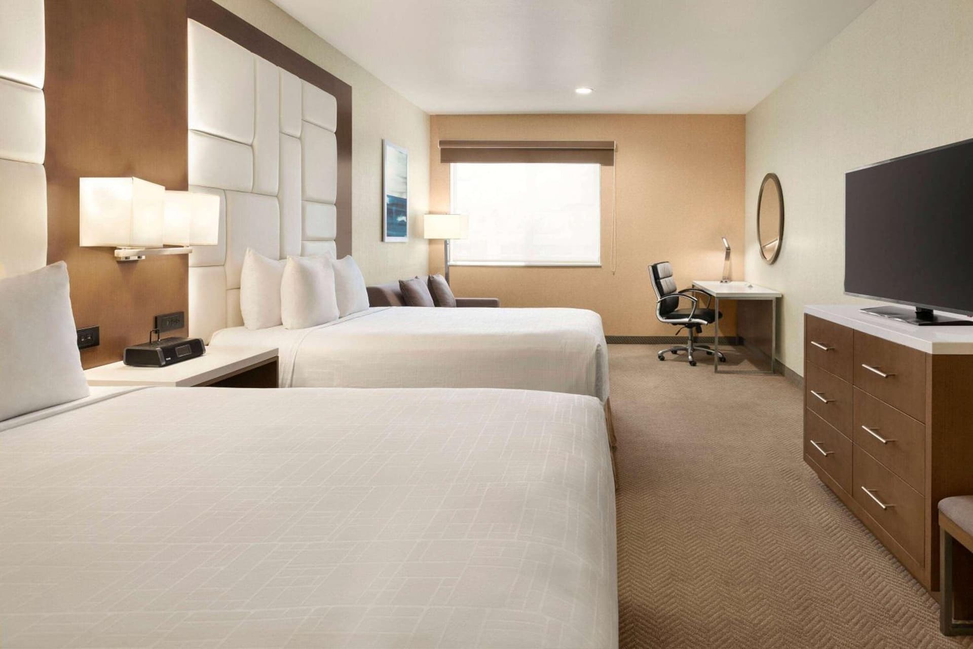 Wyndham Anaheim gallery photo in Anaheim, CA — image 58