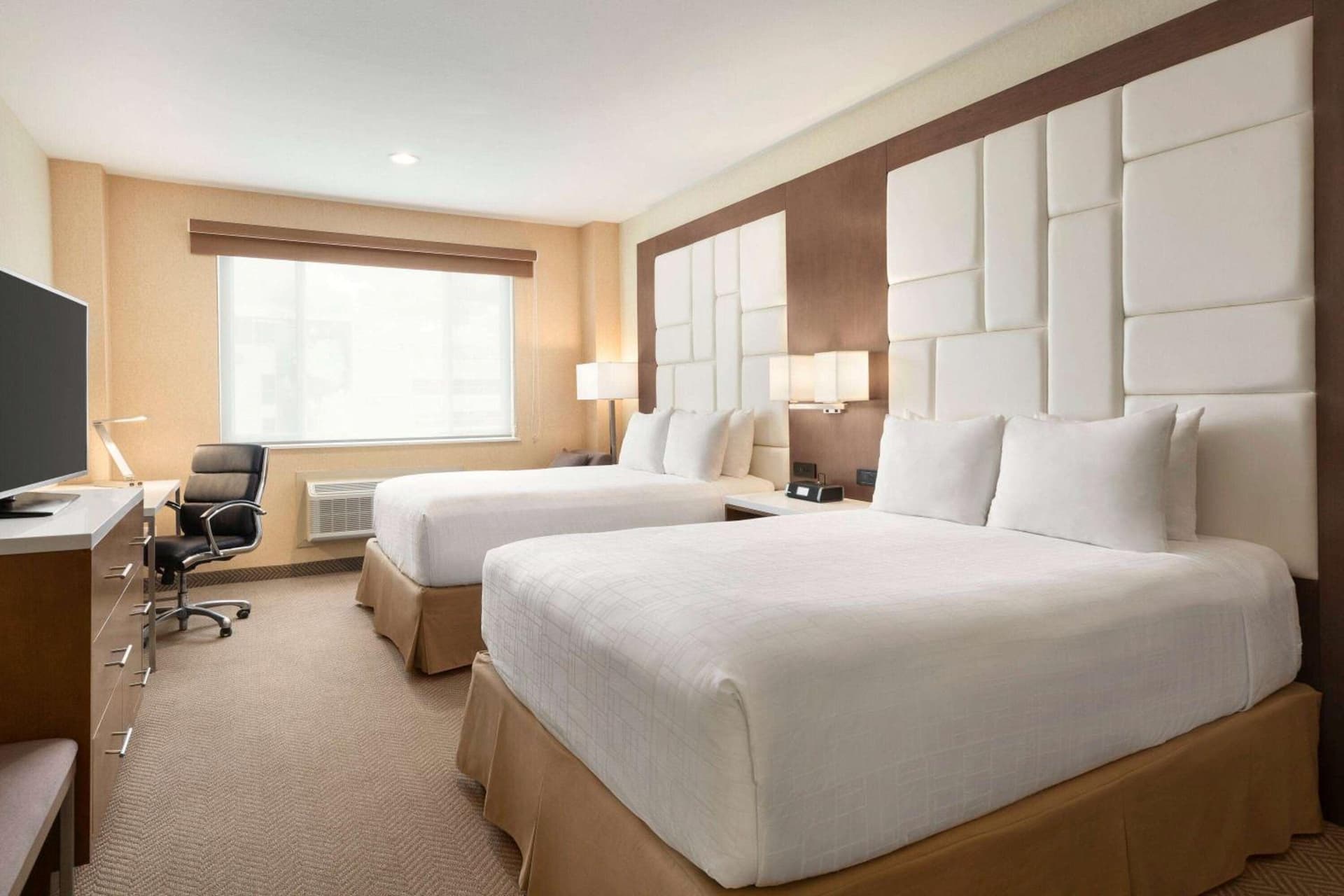 Wyndham Anaheim gallery photo in Anaheim, CA — image 40