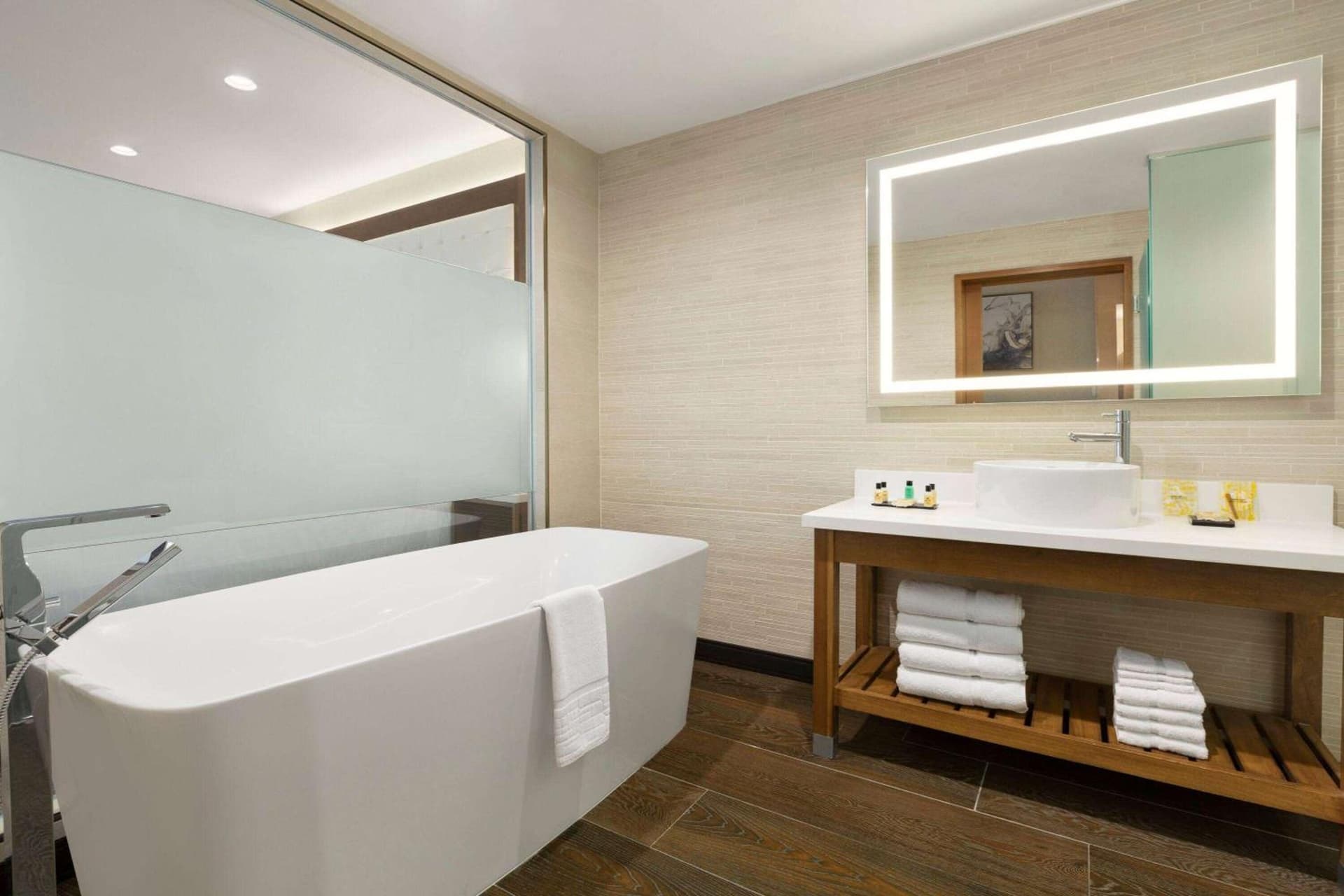 Wyndham Anaheim gallery photo in Anaheim, CA — image 99