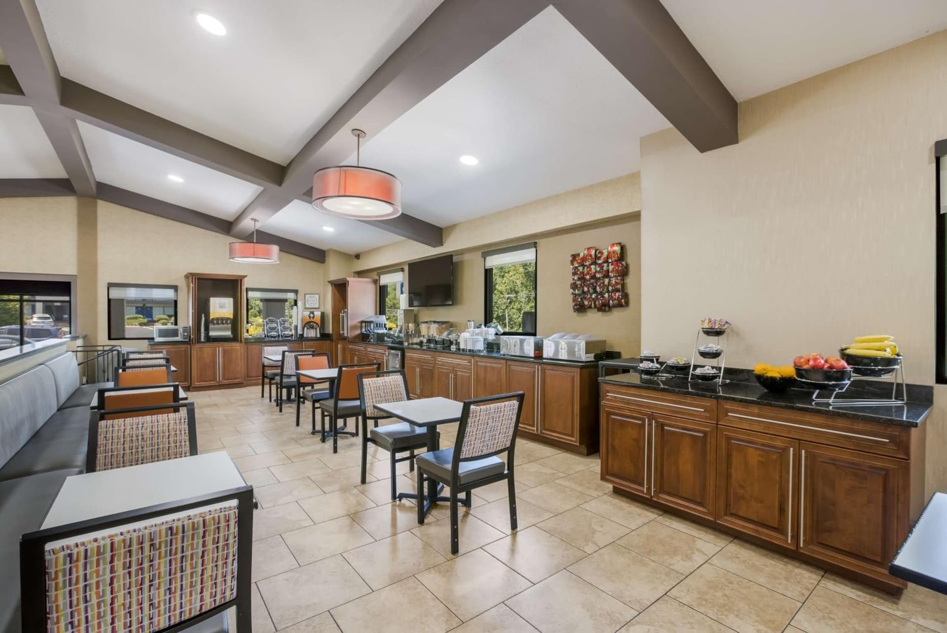 Best Western Asheville-Blue Ridge Parkway interior in Asheville, NC — gallery photo 2