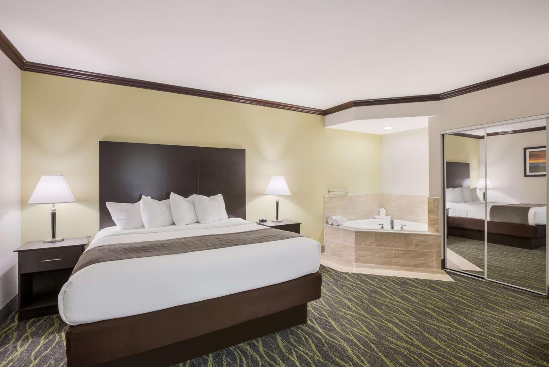 Best Western Asheville-Blue Ridge Parkway gallery photo in Asheville, NC — image 13