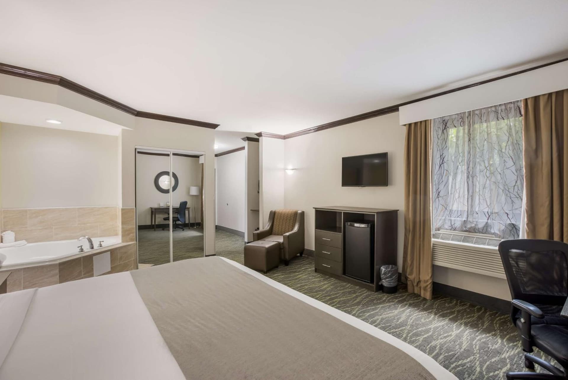 Best Western Asheville-Blue Ridge Parkway gallery photo in Asheville, NC — image 26