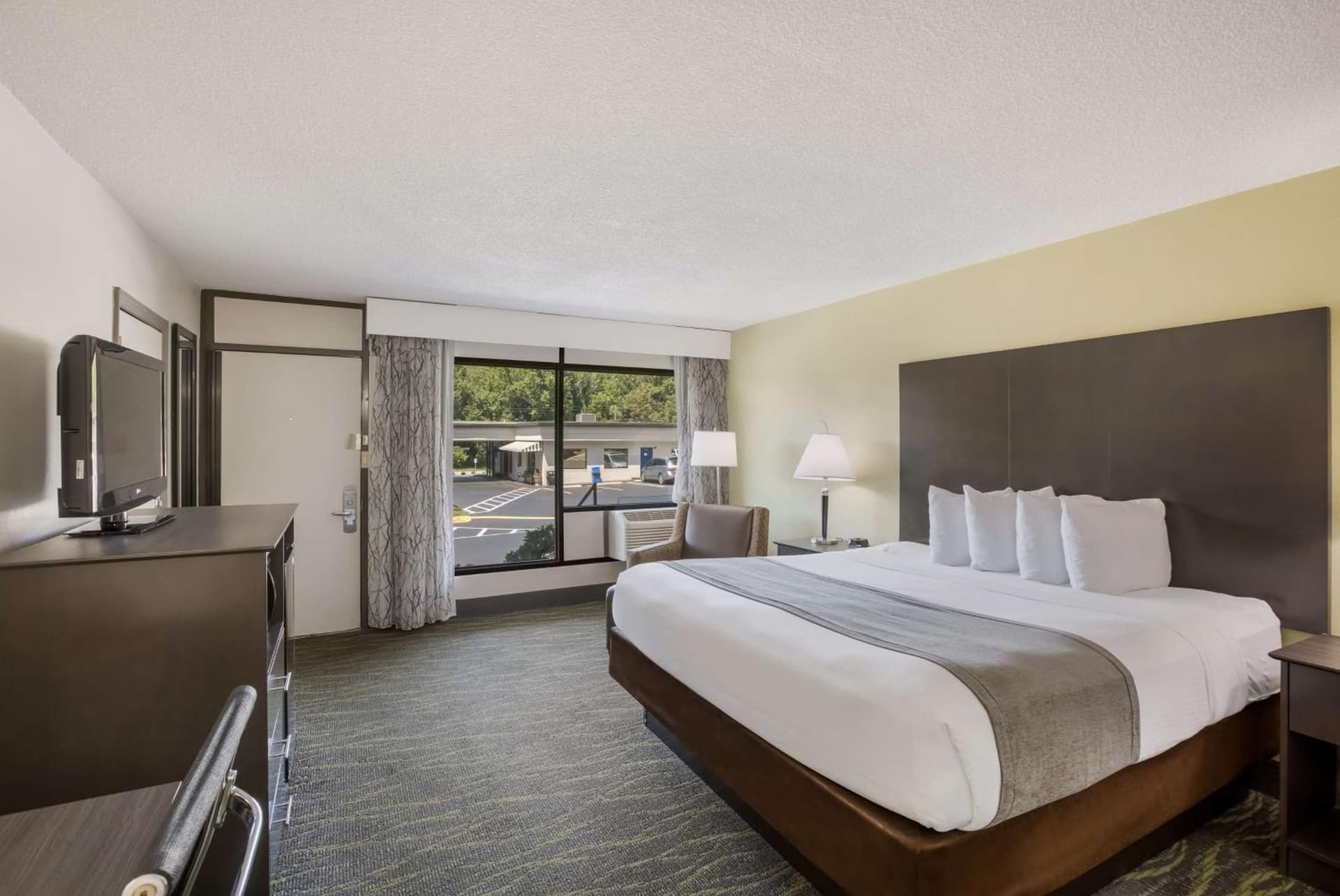 Best Western Asheville-Blue Ridge Parkway gallery photo in Asheville, NC — image 31