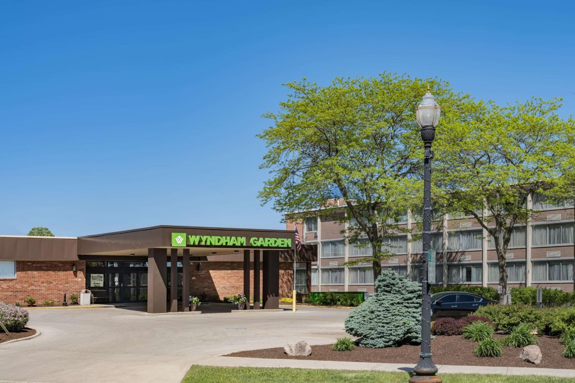 Wyndham Garden Kenosha Harborside interior in Kenosha, WI — gallery photo 2