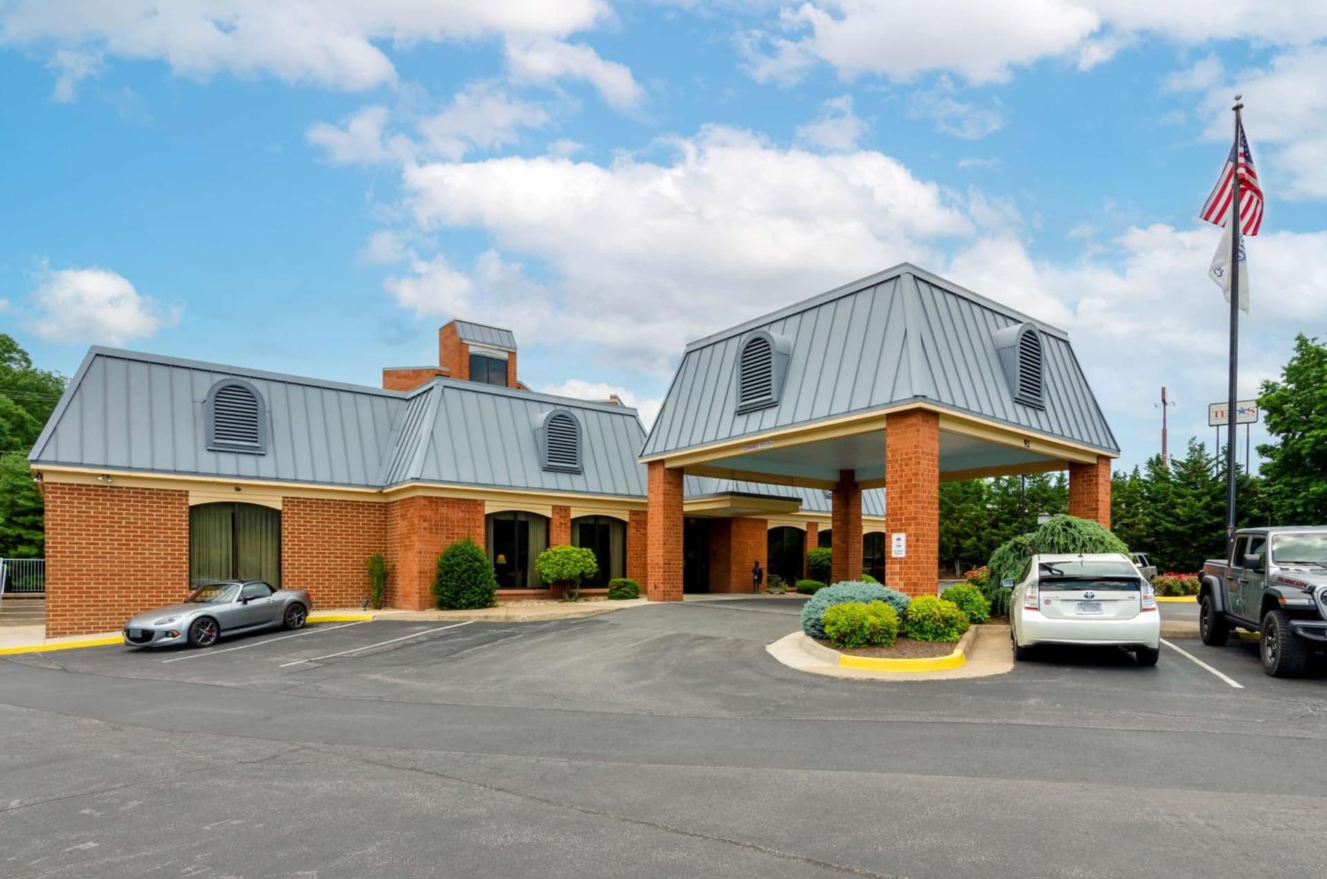 Spark By Hilton Staunton featured exterior or lobby in Staunton, VA — similar hotel