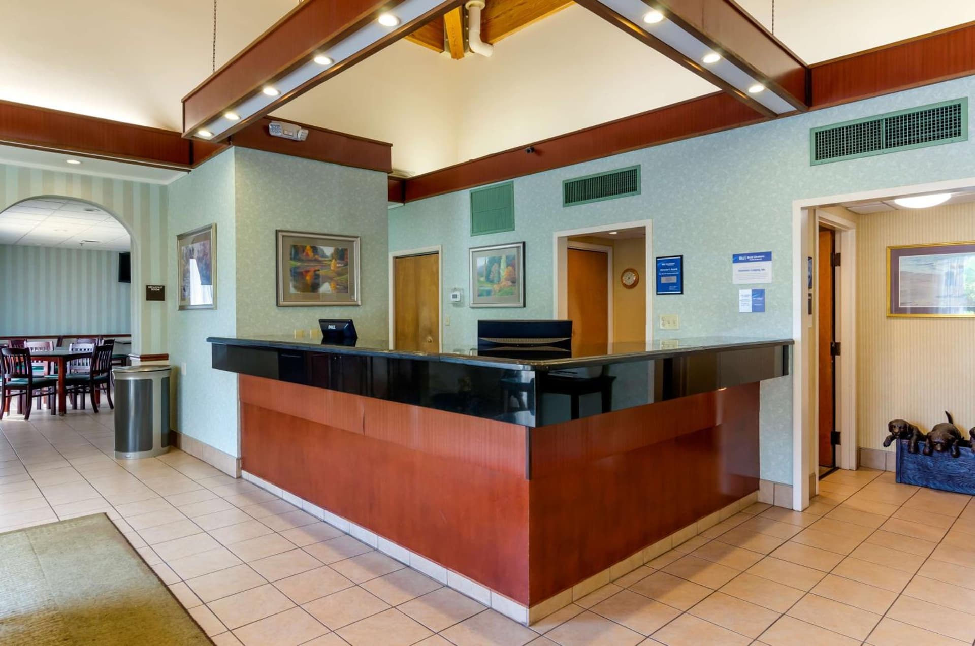 Spark By Hilton Staunton interior in Staunton, VA — gallery photo 2