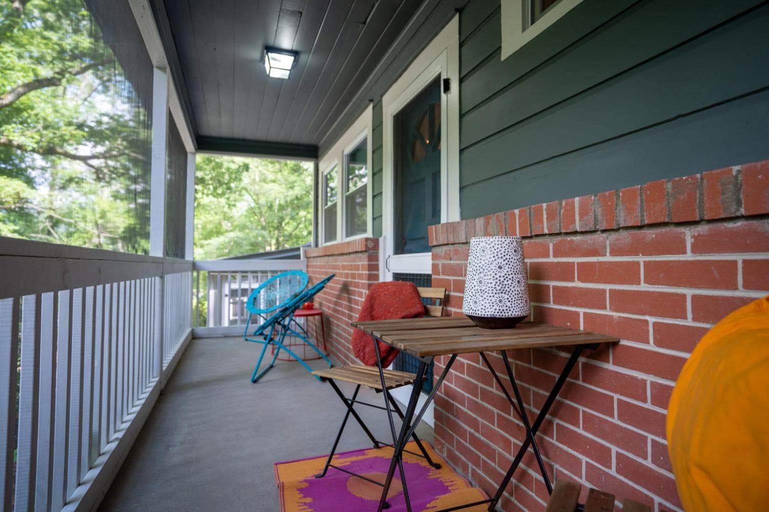 Foggy Bottom Cabins interior in Pisgah Forest — gallery photo 2