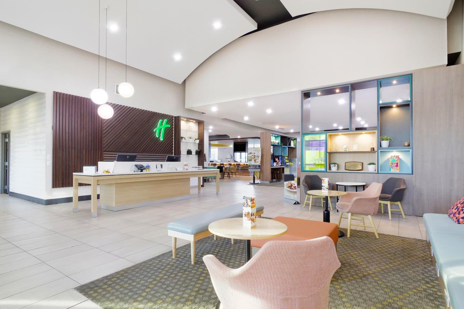 Holiday Inn & Suites Phoenix Airport by IHG interior in Phoenix, AZ — gallery photo 2