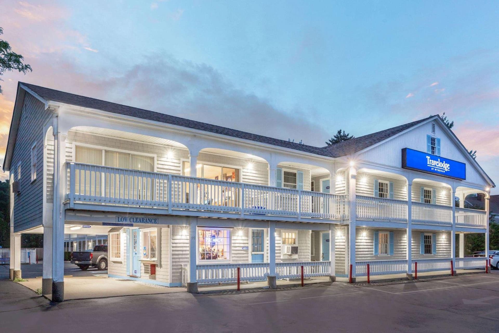Travelodge by Wyndham Cape Cod Area interior in West Dennis, MA — gallery photo 2