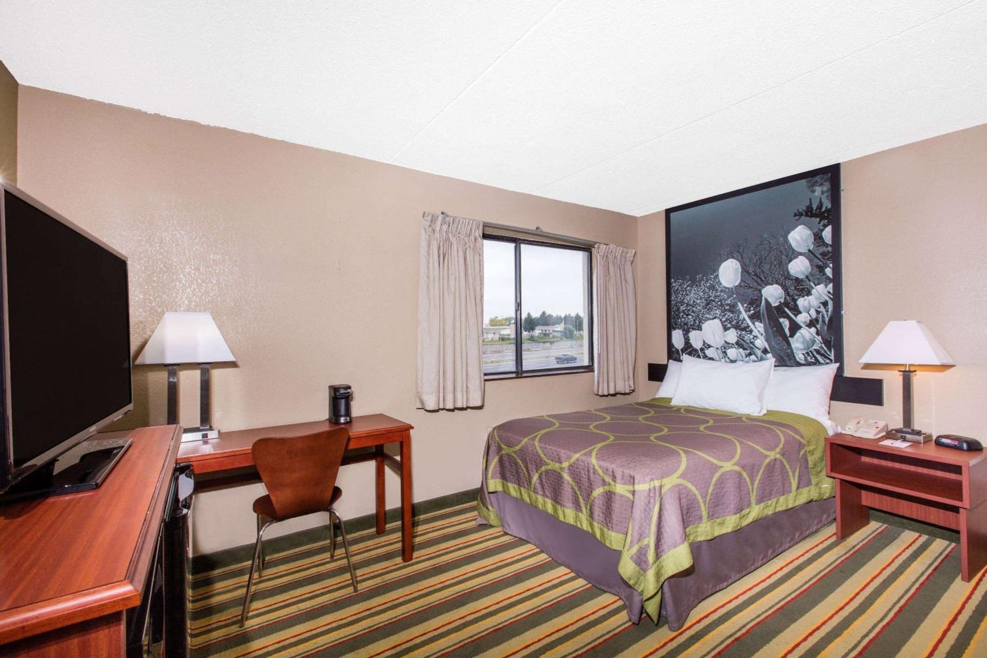 Super 8 by Wyndham Frederick gallery photo in Frederick, MD — image 39