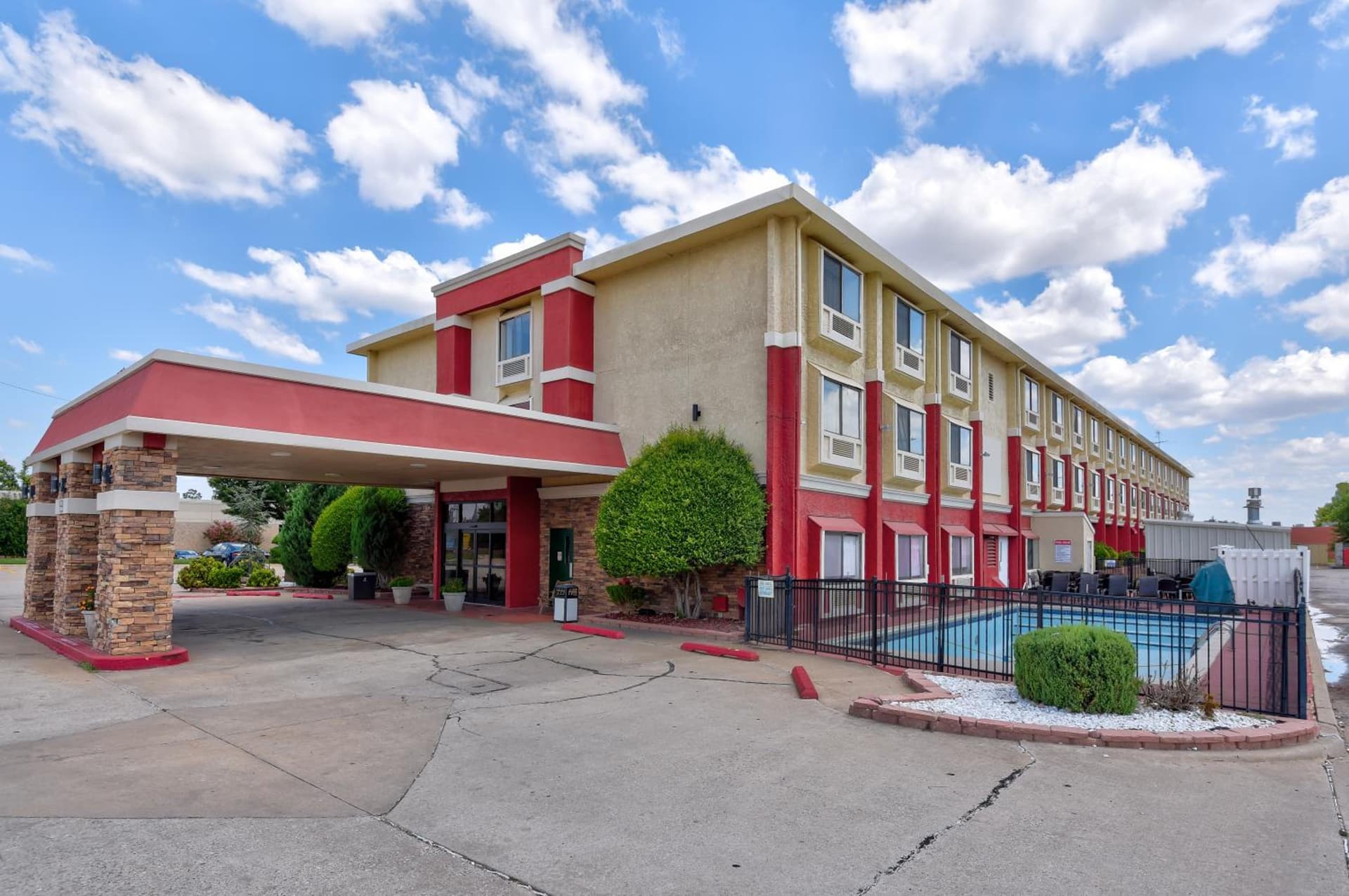 Ramada by Wyndham Oklahoma City Airport North gallery photo in Oklahoma City, OK — image 8