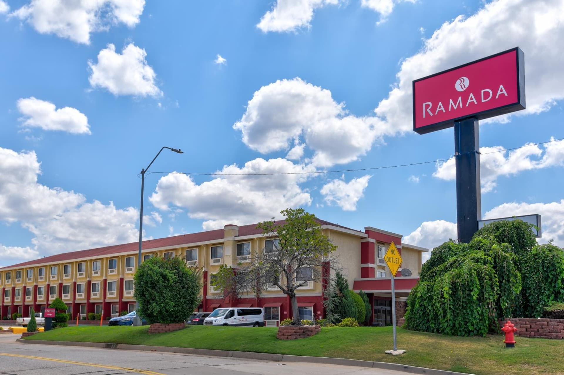 Ramada by Wyndham Oklahoma City Airport North interior in Oklahoma City, OK — gallery photo 2