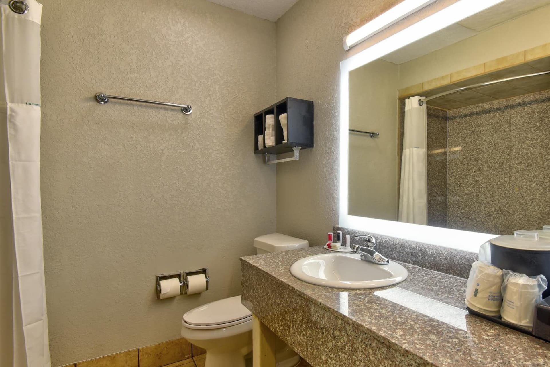 Ramada by Wyndham Oklahoma City Airport North gallery photo in Oklahoma City, OK — image 62
