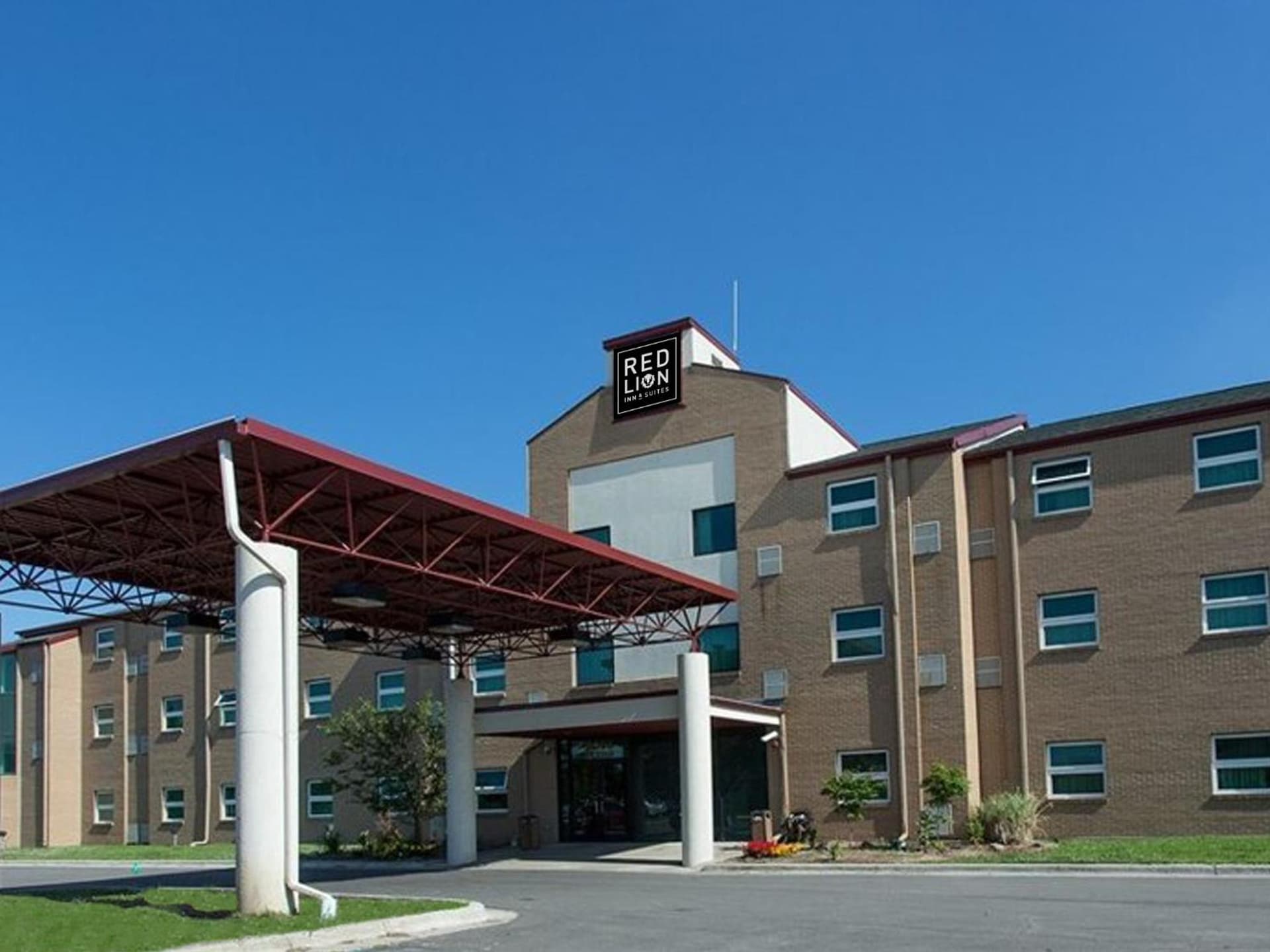 Travelodge by Wyndham Romulus Detroit Airport interior in Romulus, MI — gallery photo 2