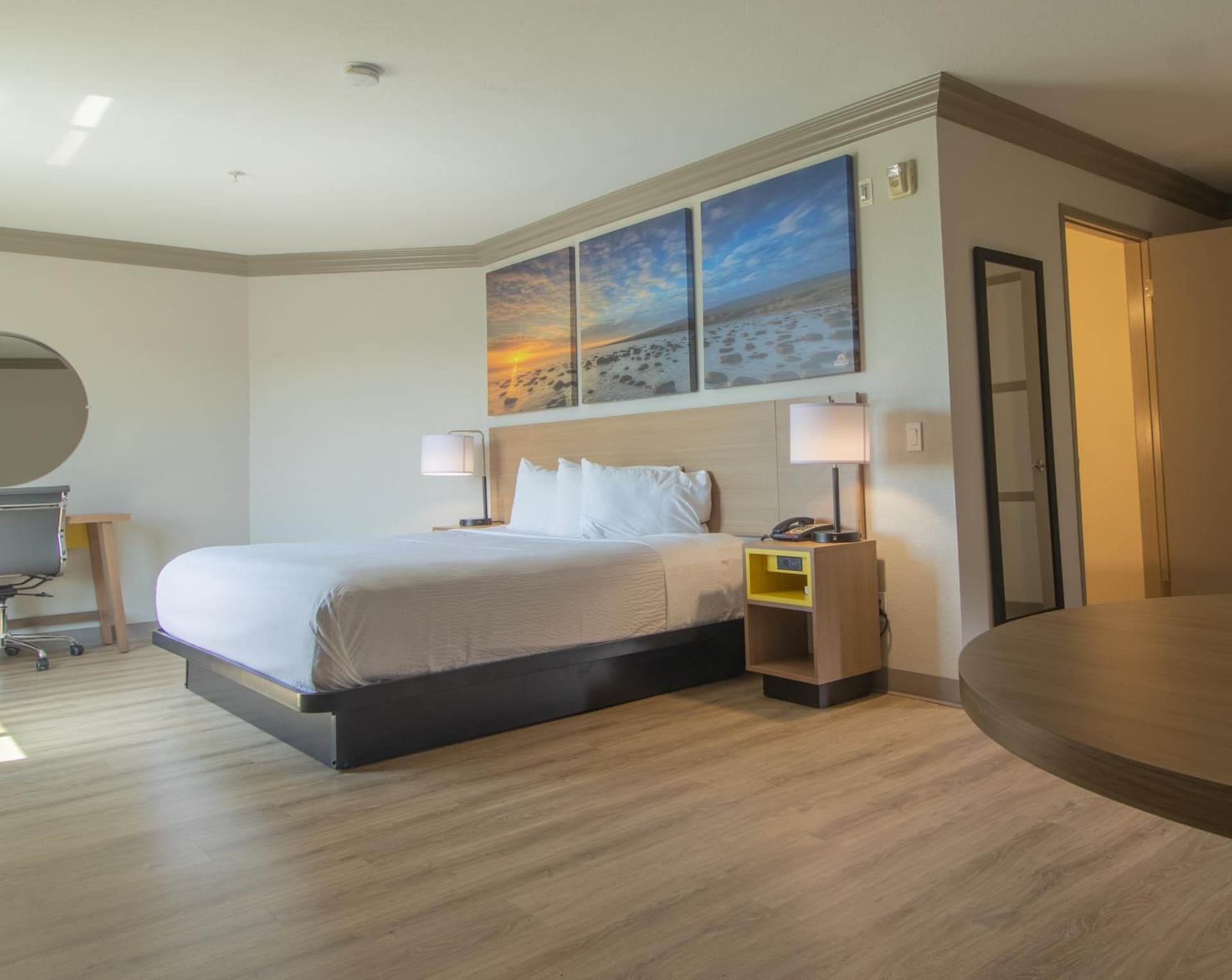 Days Inn by Wyndham Carlsbad gallery photo in Carlsbad, CA — image 5