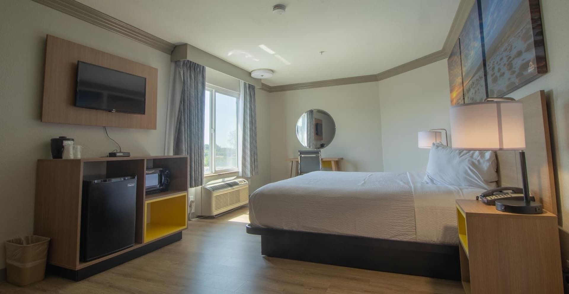 Days Inn by Wyndham Carlsbad gallery photo in Carlsbad, CA — image 8