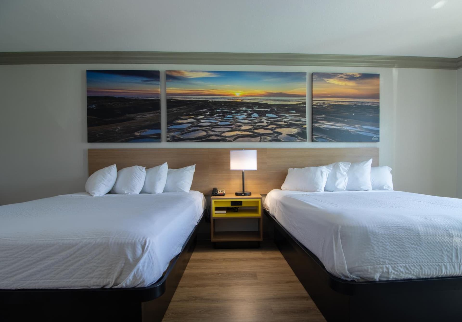 Days Inn by Wyndham Carlsbad gallery photo in Carlsbad, CA — image 17