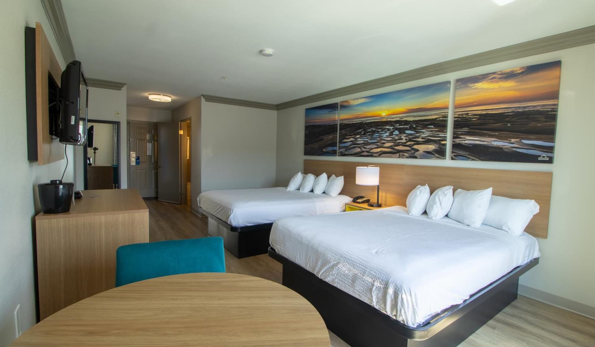 Days Inn by Wyndham Carlsbad gallery photo in Carlsbad, CA — image 24