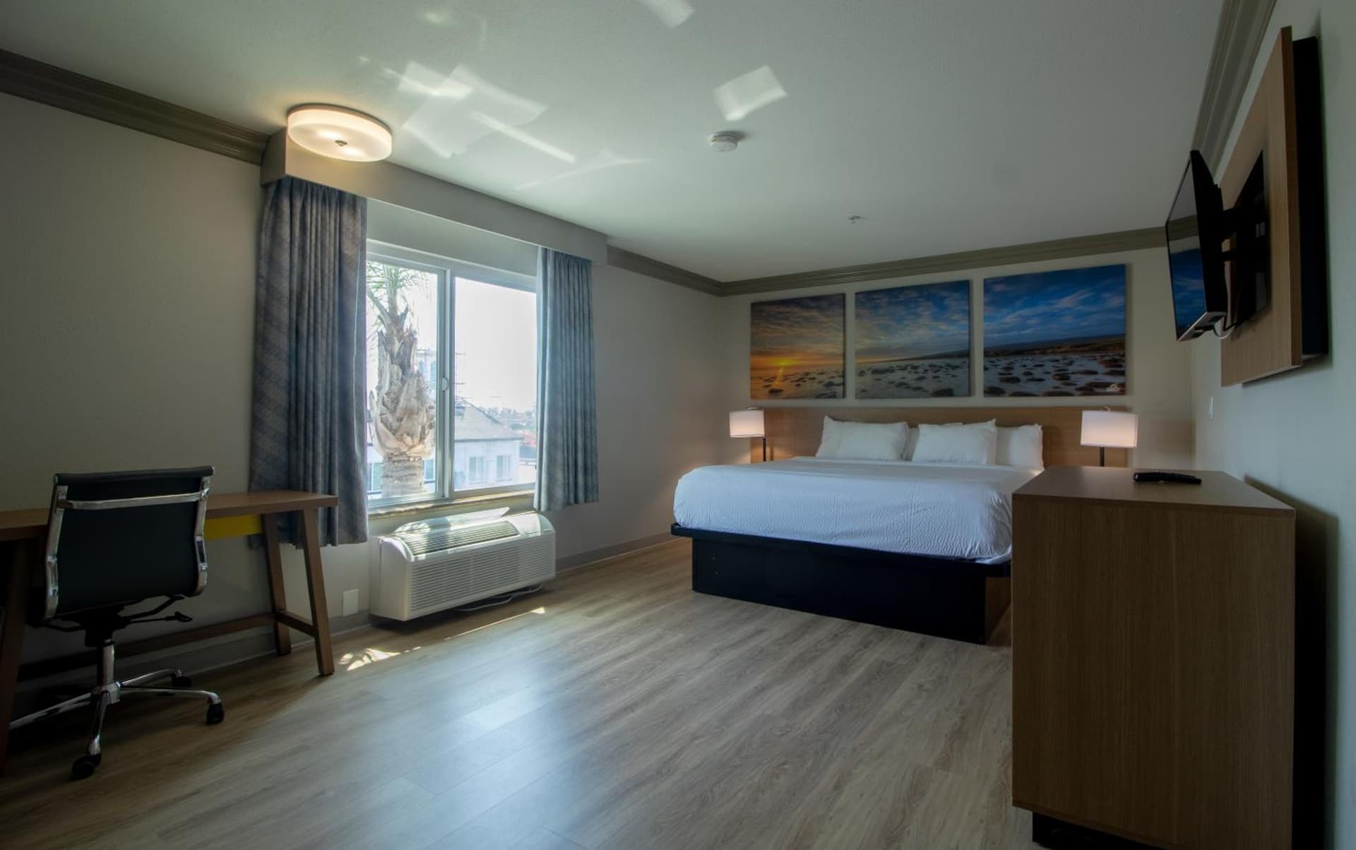 Days Inn by Wyndham Carlsbad gallery photo in Carlsbad, CA — image 14