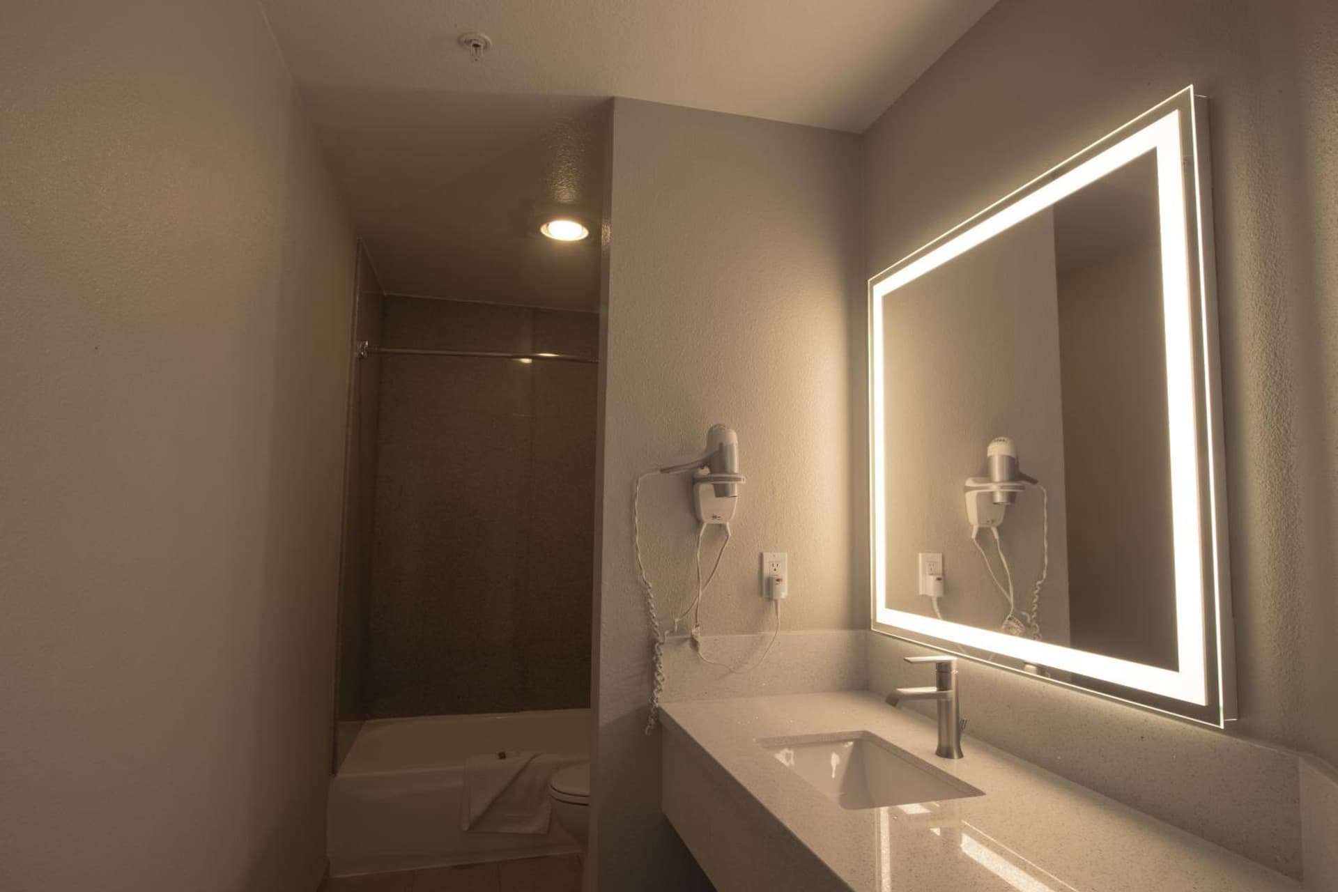 Days Inn by Wyndham Carlsbad property views in Carlsbad, CA — gallery photo 3