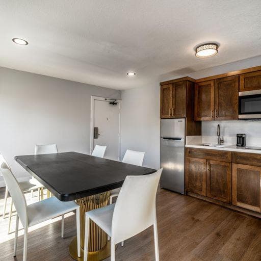 MainStay Suites Moreno Valley Near March Air Reserve Base gallery photo in Moreno Valley, CA — image 39