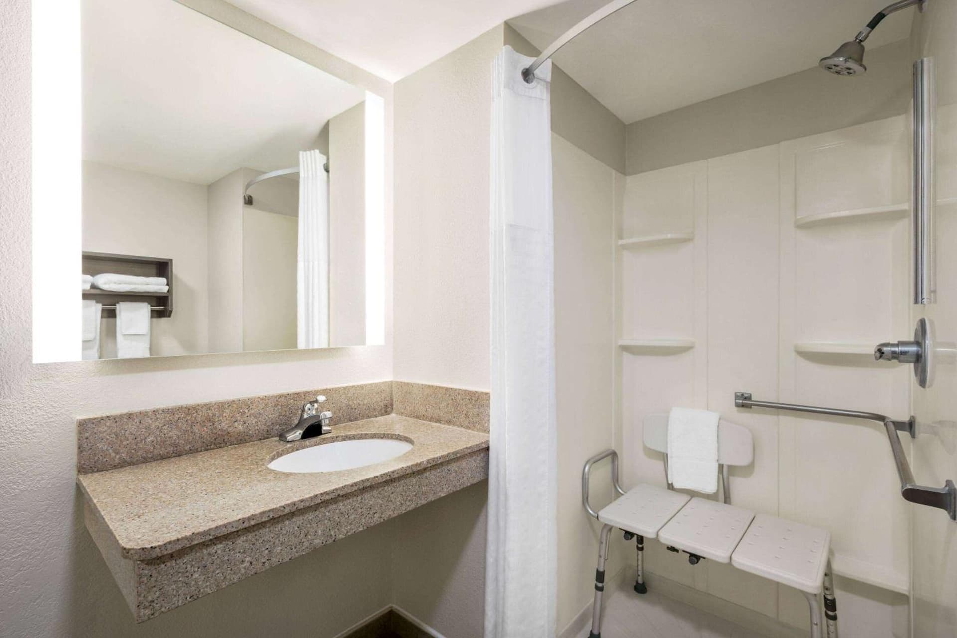 Ramada by Wyndham Allentown Bethlehem gallery photo in Allentown, PA — image 10