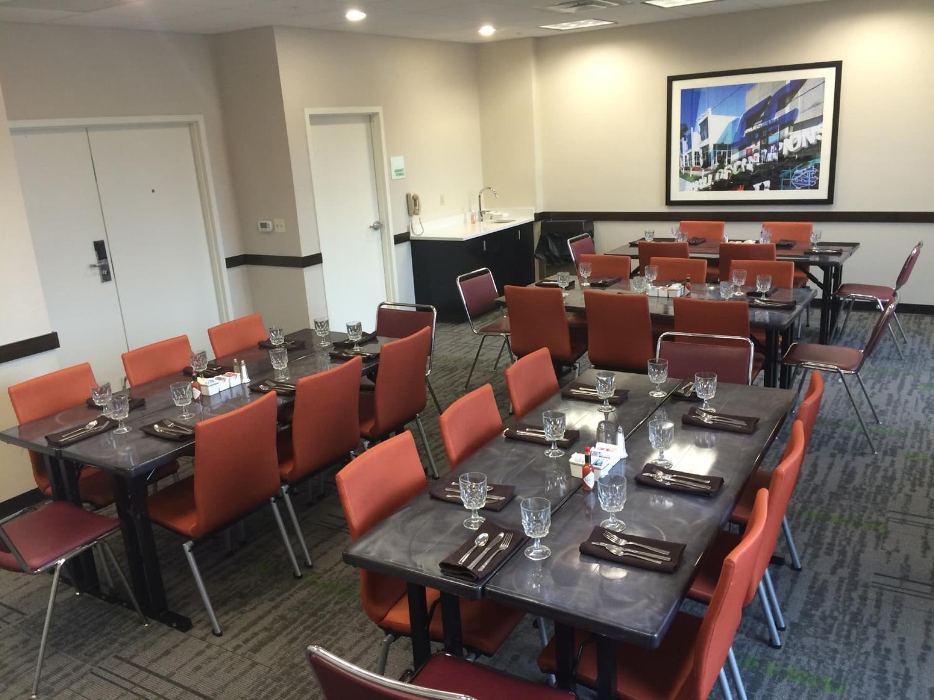 Holiday Inn Greensboro Coliseum by IHG gallery photo in Greensboro, NC — image 12