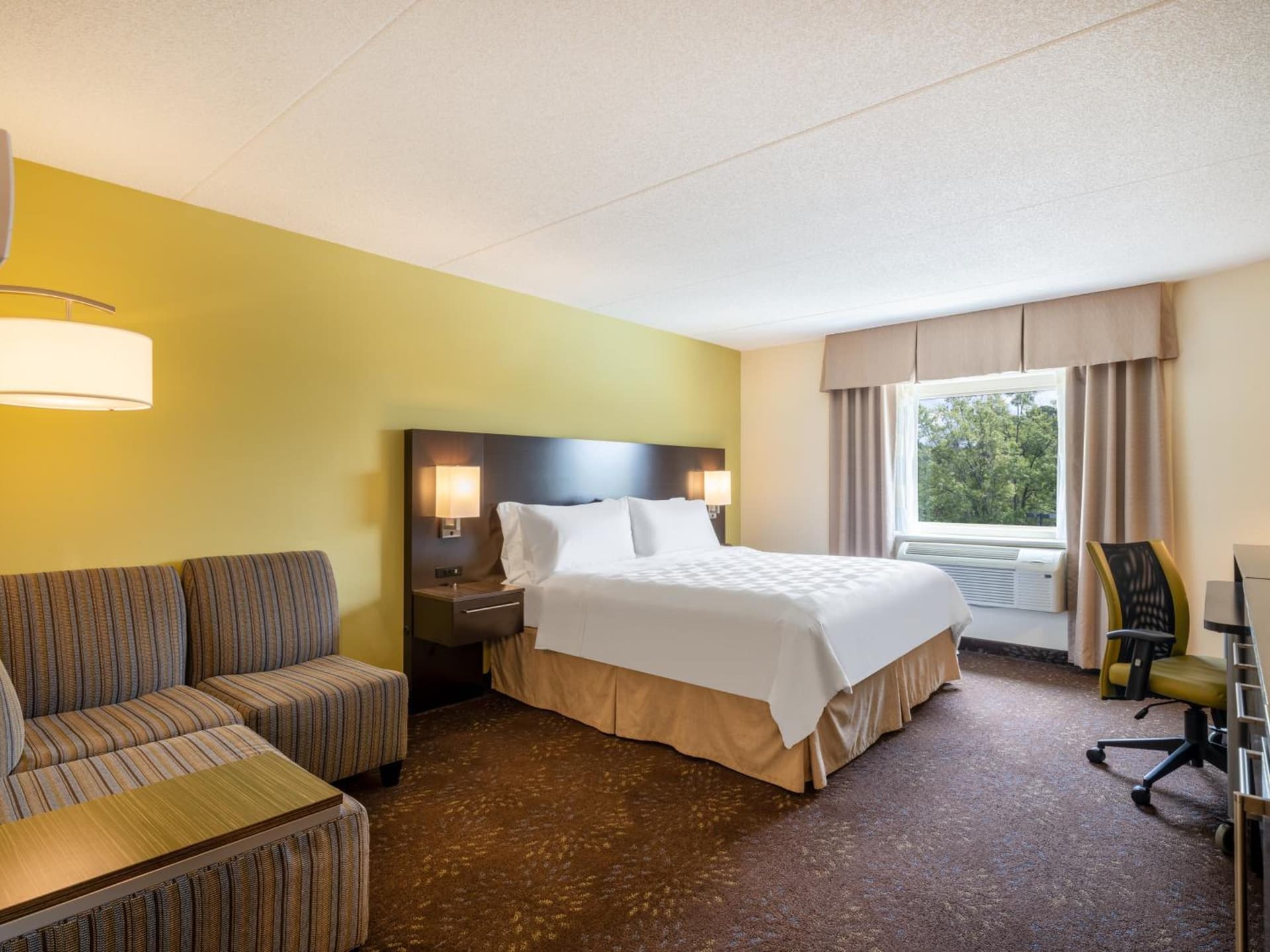 Holiday Inn Greensboro Coliseum by IHG gallery photo in Greensboro, NC — image 27