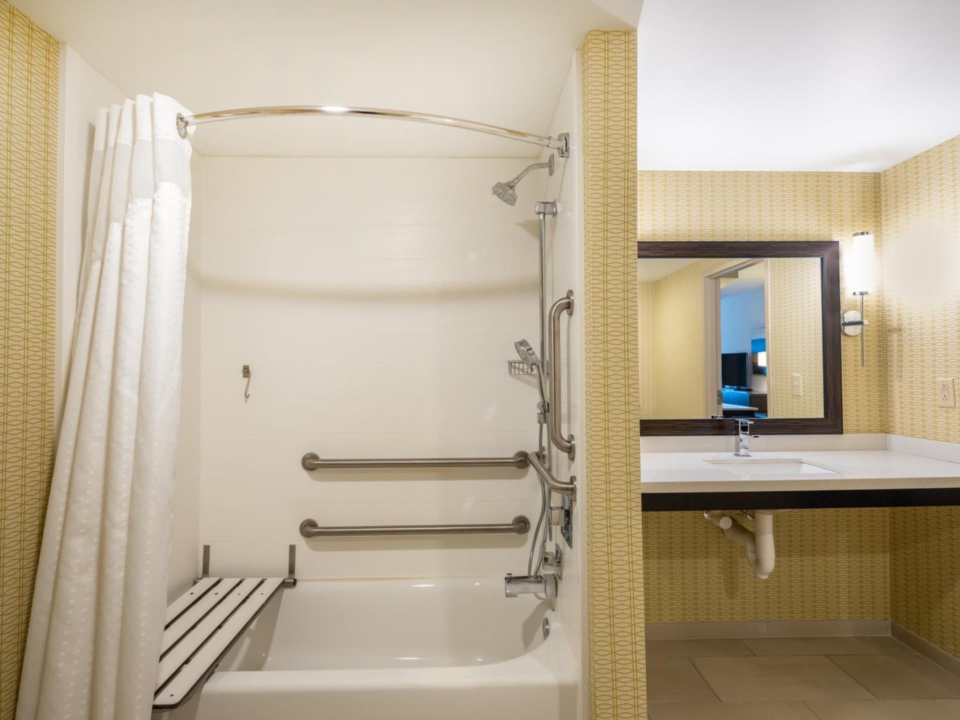Holiday Inn Greensboro Coliseum by IHG gallery photo in Greensboro, NC — image 4