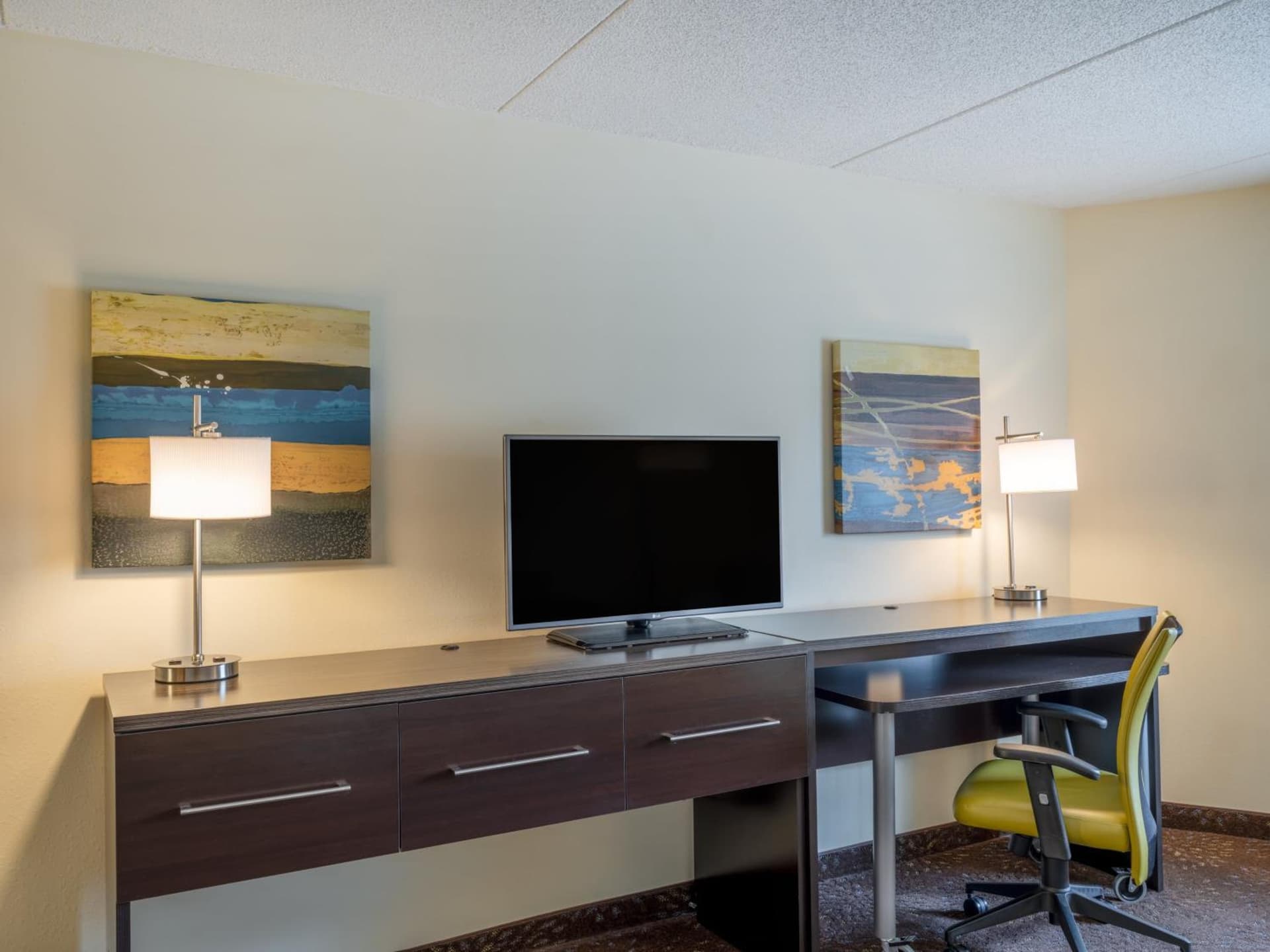 Holiday Inn Greensboro Coliseum by IHG gallery photo in Greensboro, NC — image 18