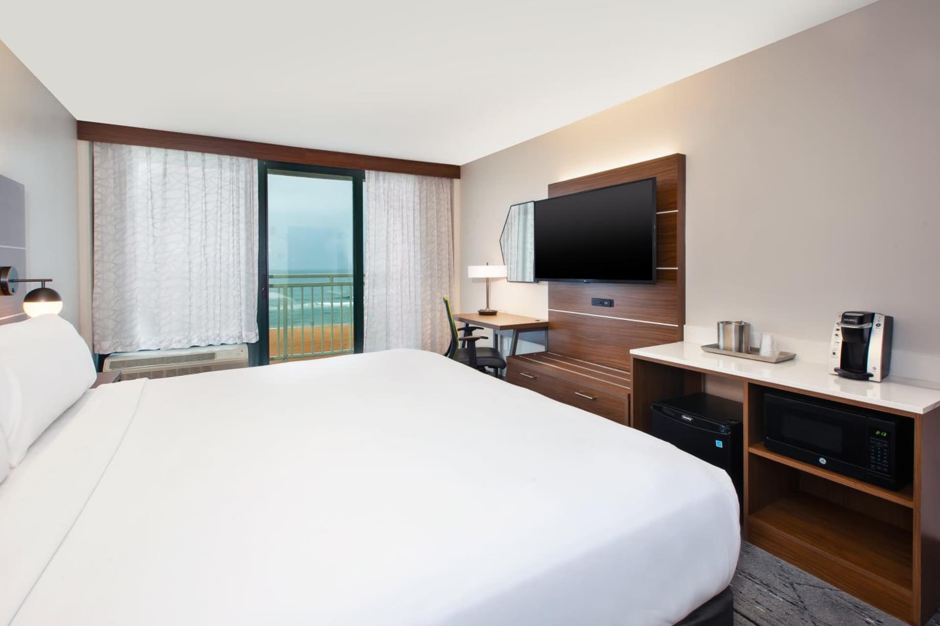 Holiday Inn Express & Suites VA Beach Oceanfront by IHG gallery photo in Virginia Beach, VA — image 17