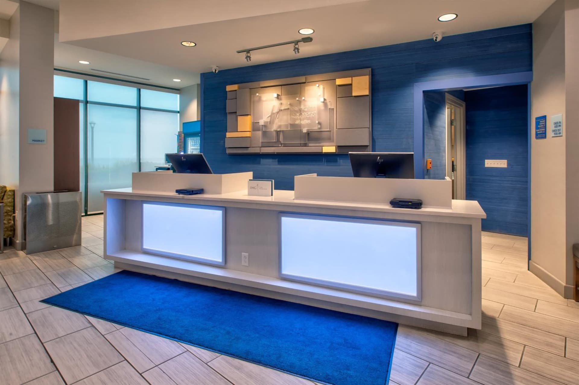 Holiday Inn Express & Suites VA Beach Oceanfront by IHG gallery photo in Virginia Beach, VA — image 6