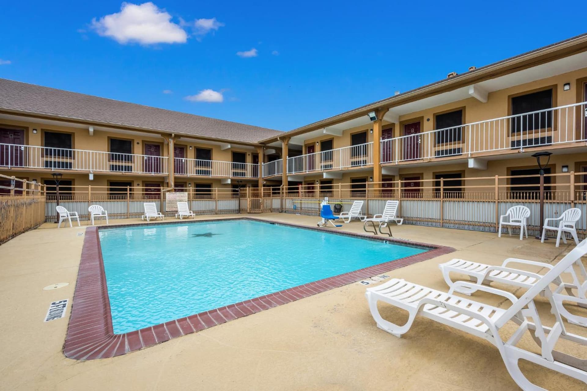 Red Roof Inn College Station gallery photo in College Station, TX — image 33