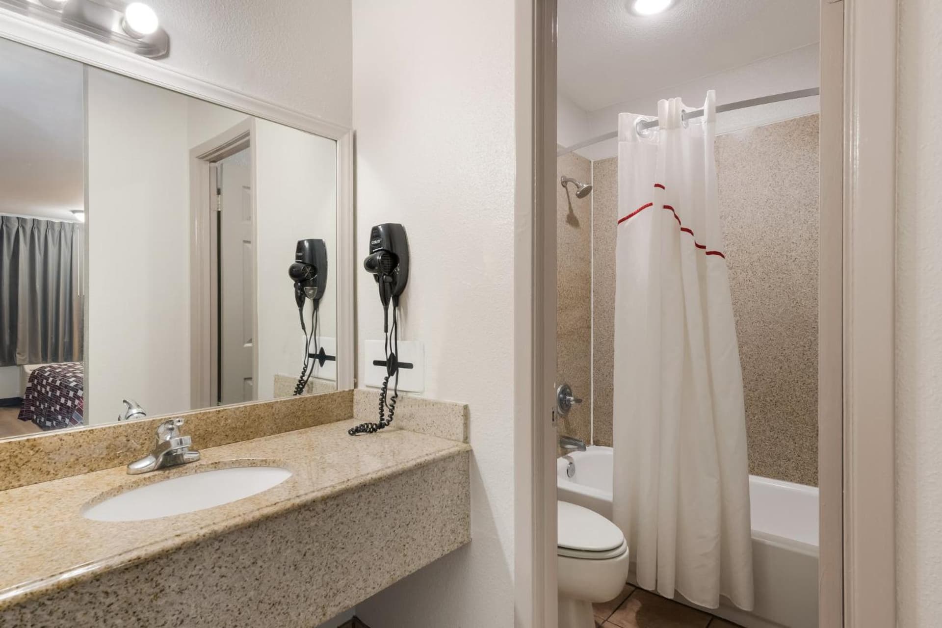 Red Roof Inn College Station gallery photo in College Station, TX — image 12