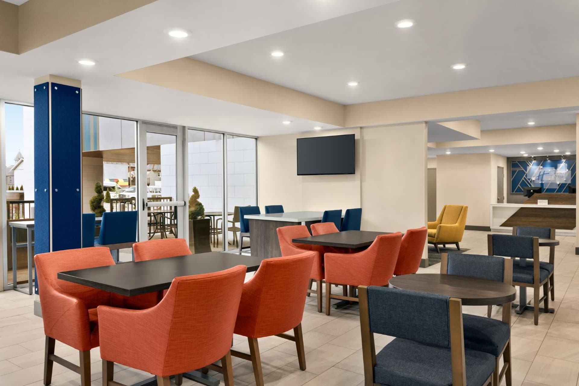 Holiday Inn Express & Suites Evansville Downtown by IHG gallery photo in Evansville, IN — image 56