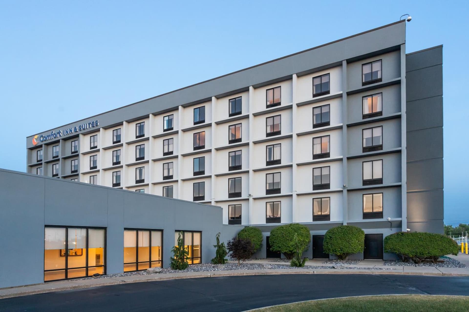 Comfort Inn & Suites Buffalo Airport gallery photo in Buffalo, NY — image 24