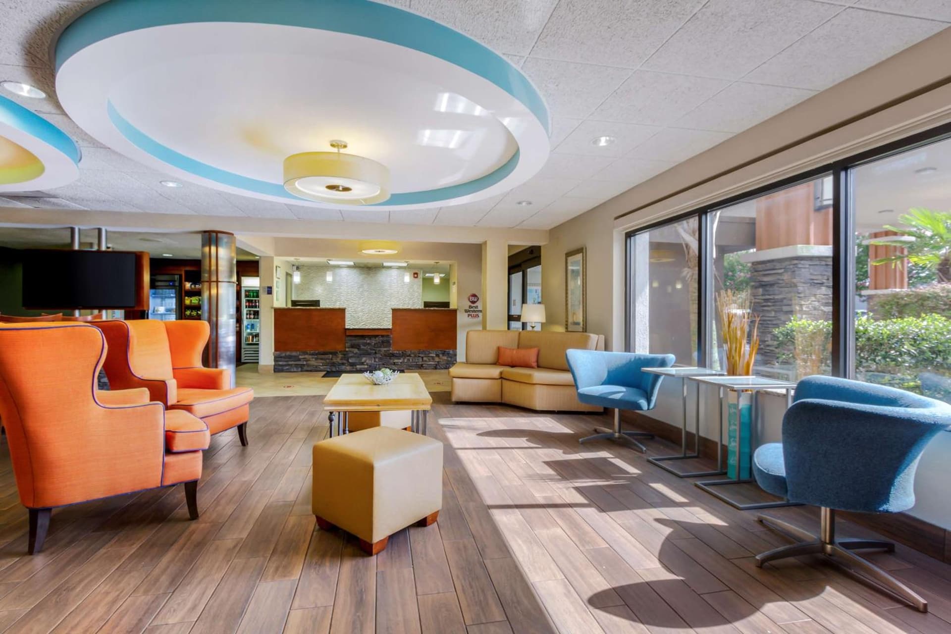 Best Western Plus Wilmington / Wrightsville Beach interior in Wilmington, NC — gallery photo 2