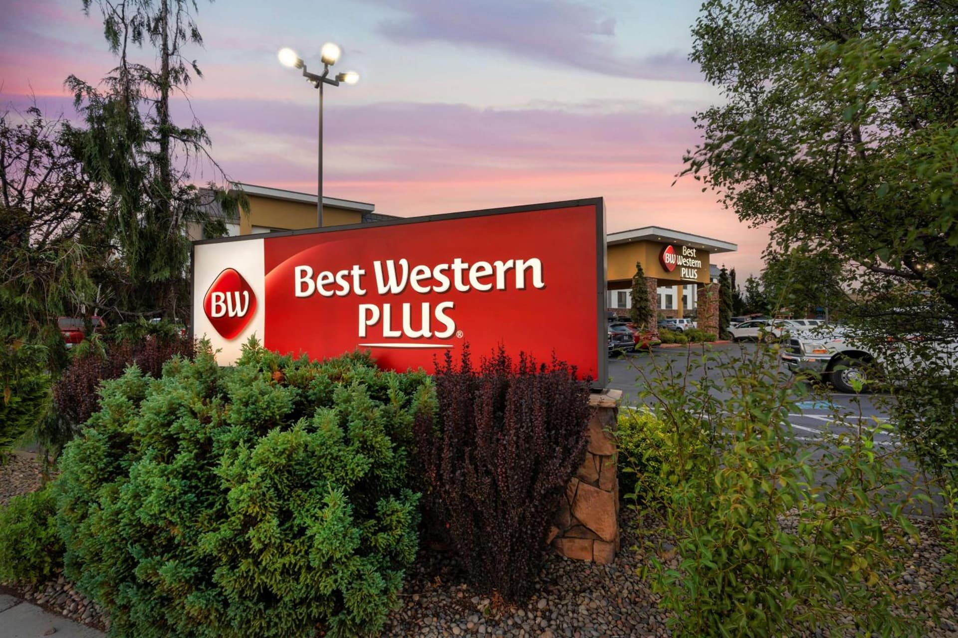 Best Western Plus Olympic Inn interior in Klamath Falls, OR — gallery photo 2