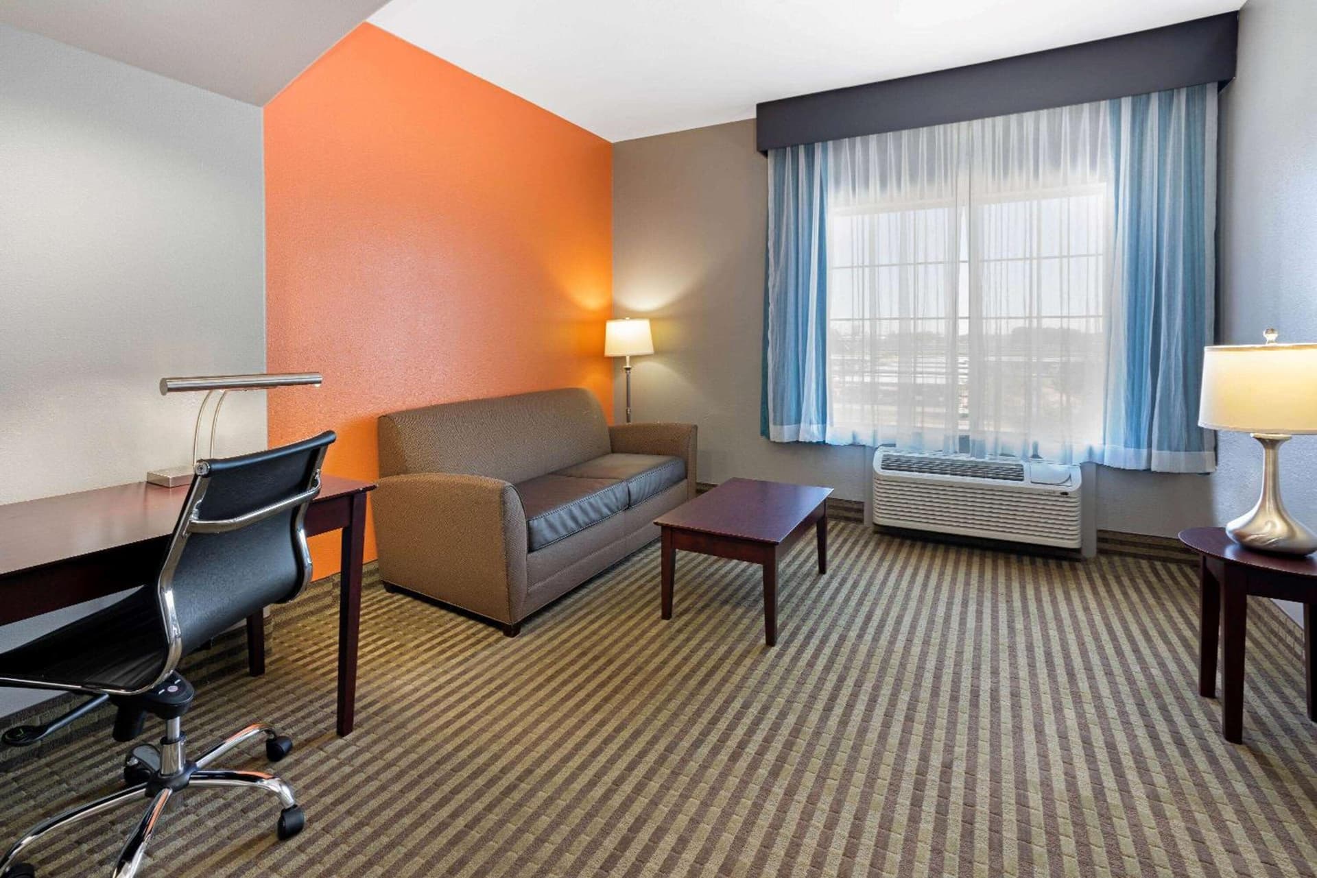 La Quinta by Wyndham Houston IAH Bush Intl Airport E gallery photo in Humble, TX — image 8