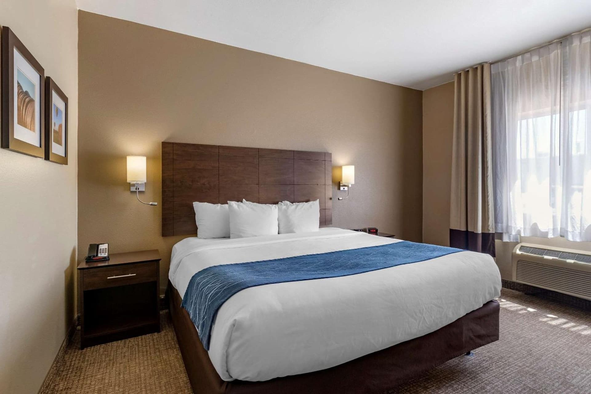 Comfort Inn & Suites Waterloo - Cedar Falls interior in Waterloo, IA — gallery photo 2