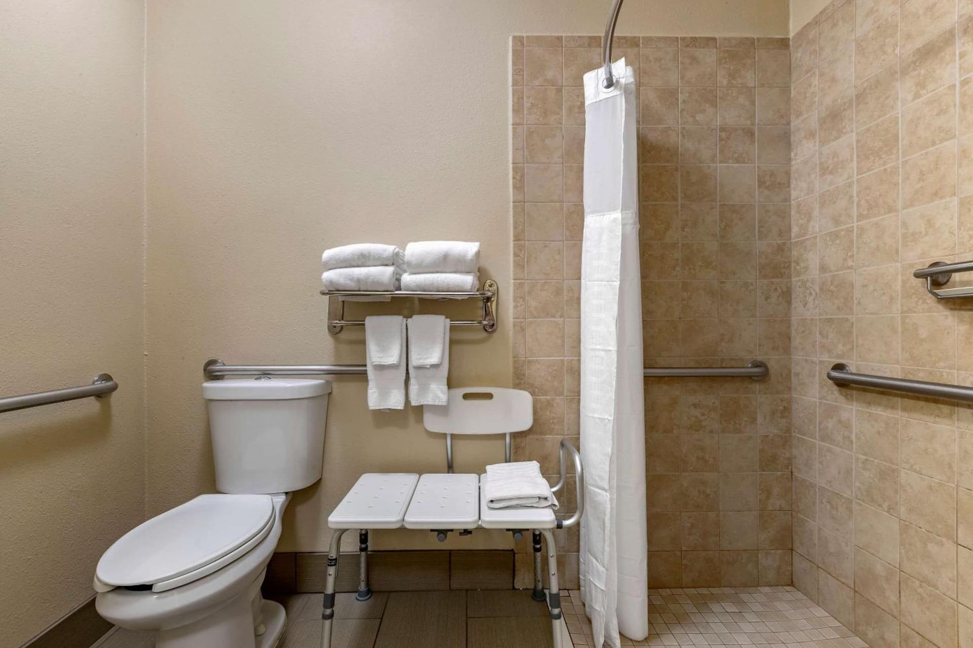 Comfort Inn & Suites Waterloo - Cedar Falls gallery photo in Waterloo, IA — image 5