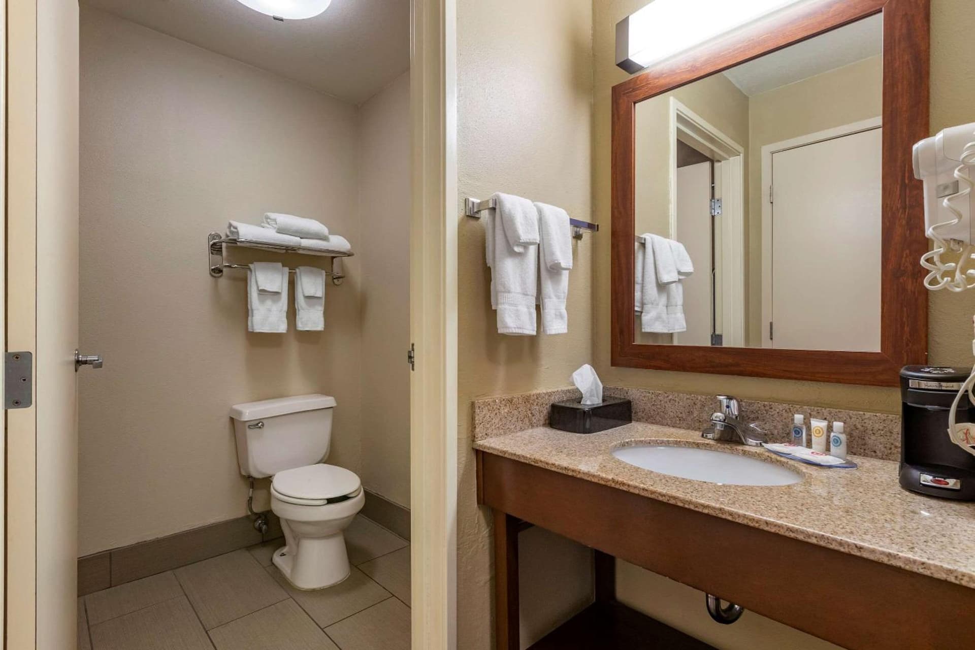 Comfort Inn & Suites Waterloo - Cedar Falls gallery photo in Waterloo, IA — image 25
