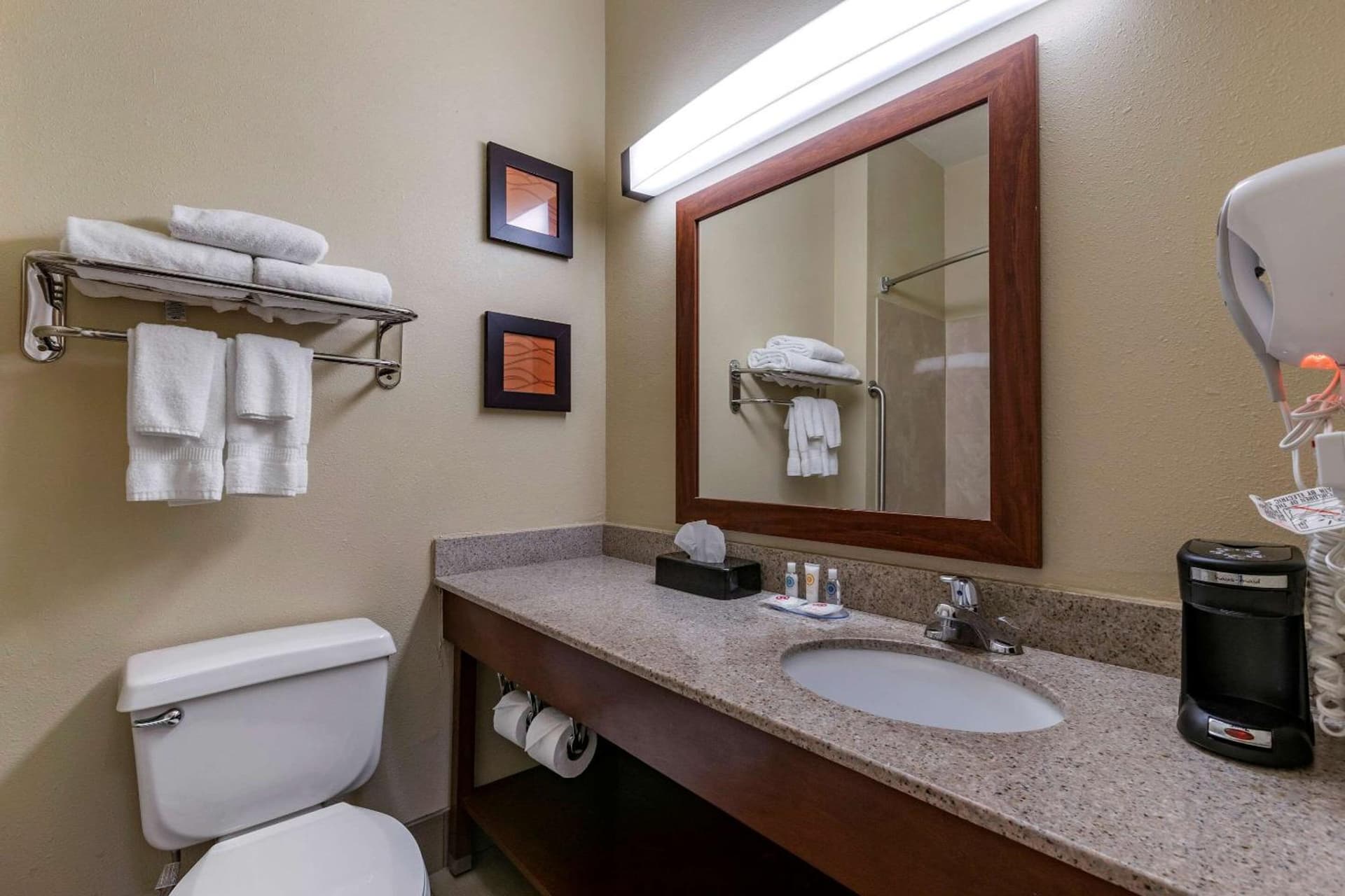 Comfort Inn & Suites Waterloo - Cedar Falls gallery photo in Waterloo, IA — image 22