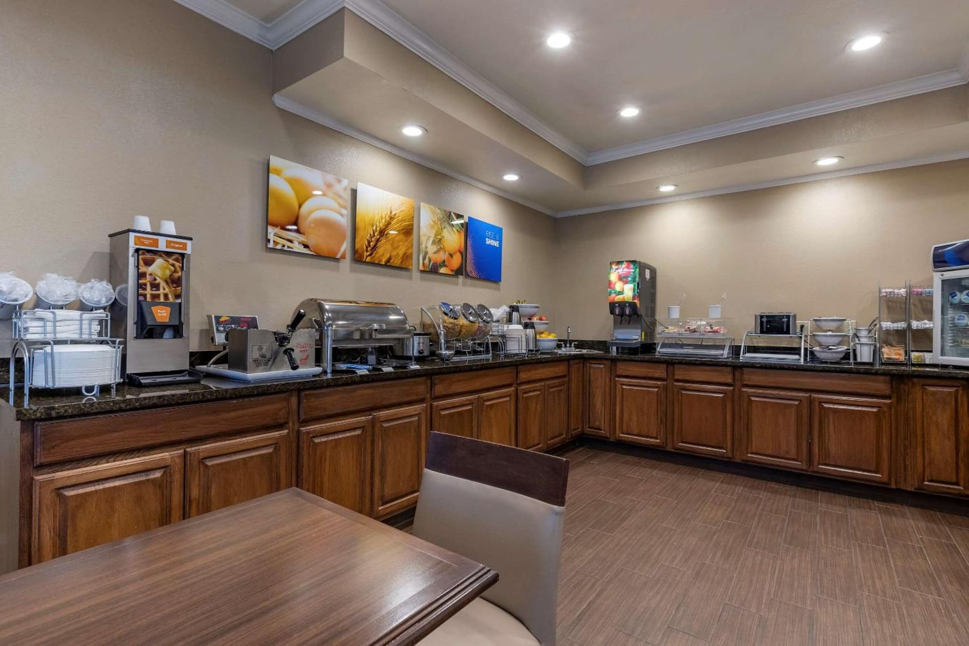 Comfort Inn & Suites Waterloo - Cedar Falls gallery photo in Waterloo, IA — image 21