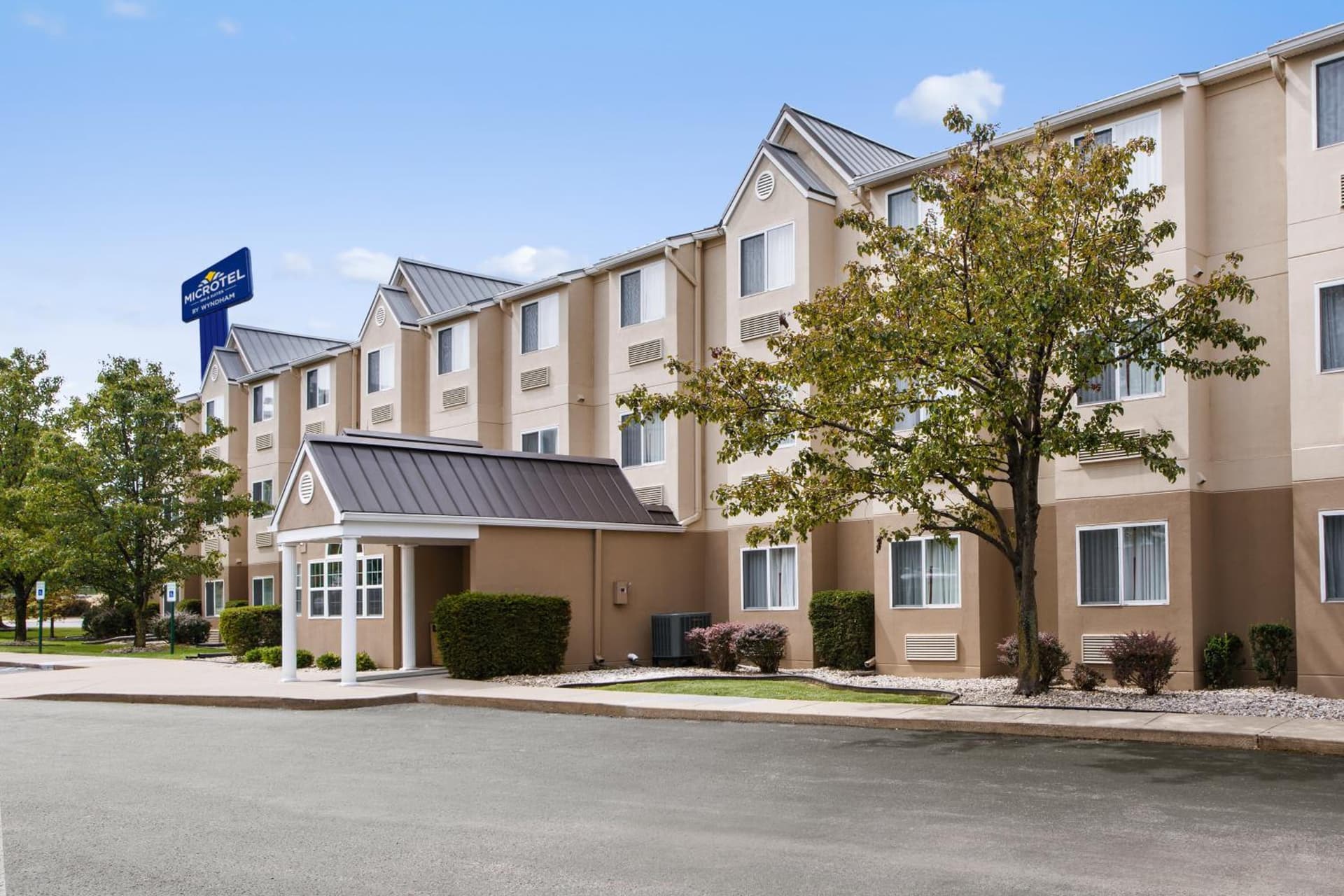 Microtel Inn By Wyndham Louisville East interior in Louisville, KY — gallery photo 2