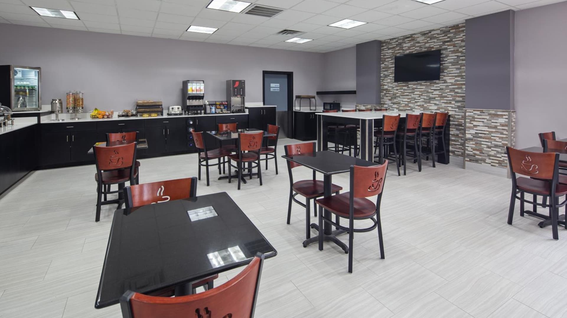 Clarion Pointe Jacksonville near Camp Lejeune gallery photo in Jacksonville, NC — image 12