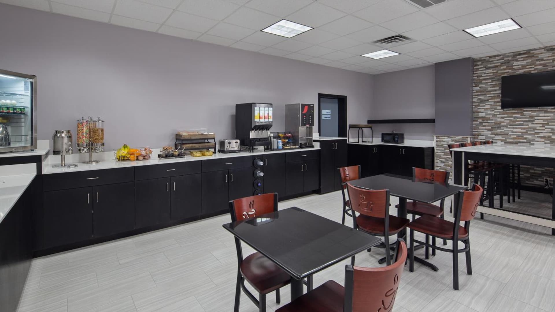 Clarion Pointe Jacksonville near Camp Lejeune gallery photo in Jacksonville, NC — image 33