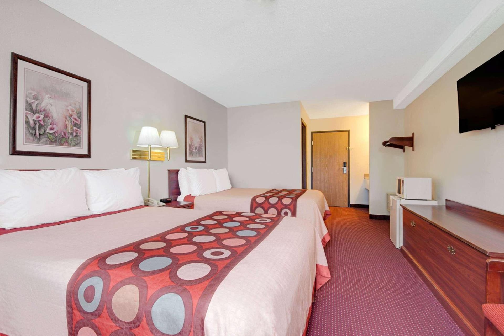 Super 8 by Wyndham Riverside/Kansas City interior in Kansas City, MO — gallery photo 2